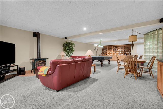 7827 S River Road, Cottrellville, MI 48039