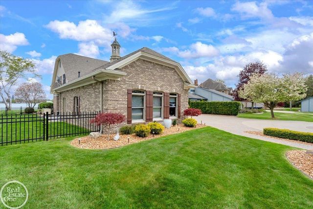 7827 S River Road, Cottrellville, MI 48039