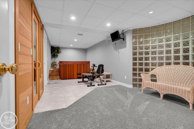 7827 S River Road, Cottrellville, MI 48039