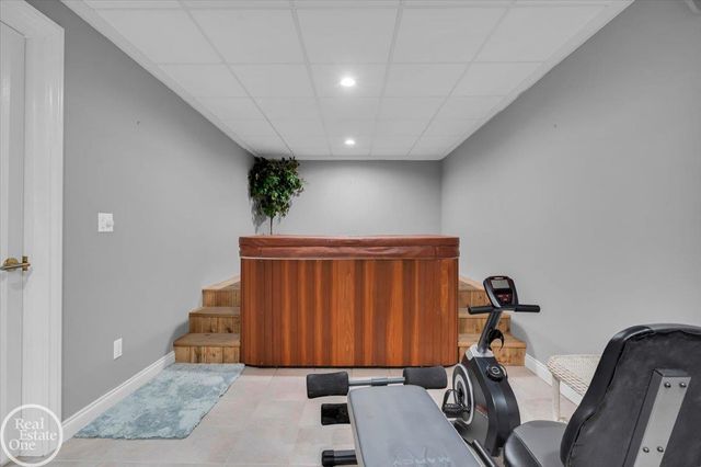 7827 S River Road, Cottrellville, MI 48039