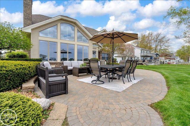7827 S River Road, Cottrellville, MI 48039