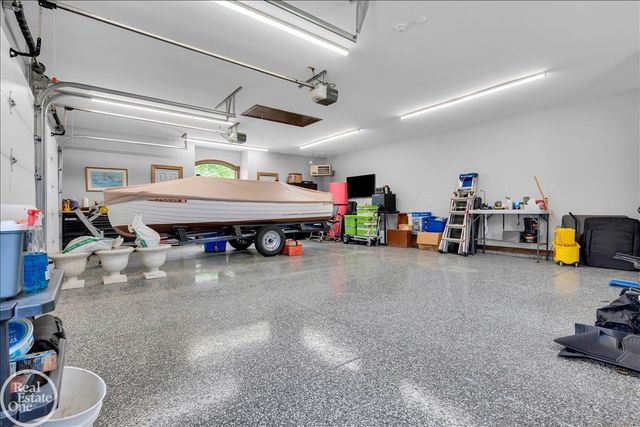 7827 S River Road, Cottrellville, MI 48039
