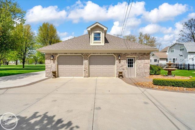 7827 S River Road, Cottrellville, MI 48039