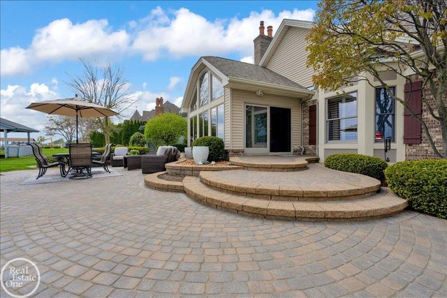 7827 S River Road, Cottrellville, MI 48039