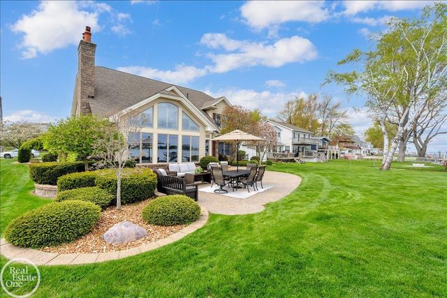 7827 S River Road, Cottrellville, MI 48039