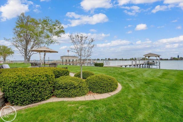7827 S River Road, Cottrellville, MI 48039