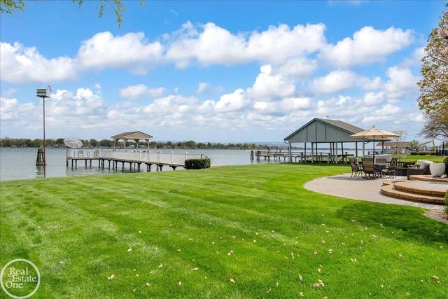 7827 S River Road, Cottrellville, MI 48039