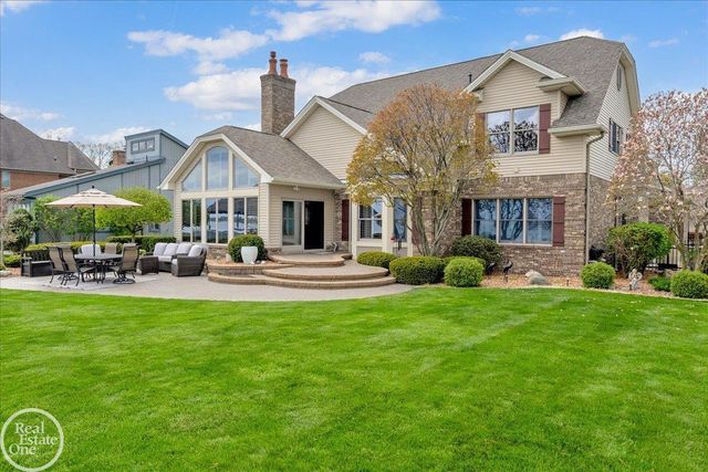 7827 S River Road, Cottrellville, MI 48039