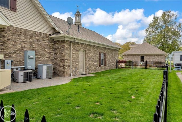 7827 S River Road, Cottrellville, MI 48039