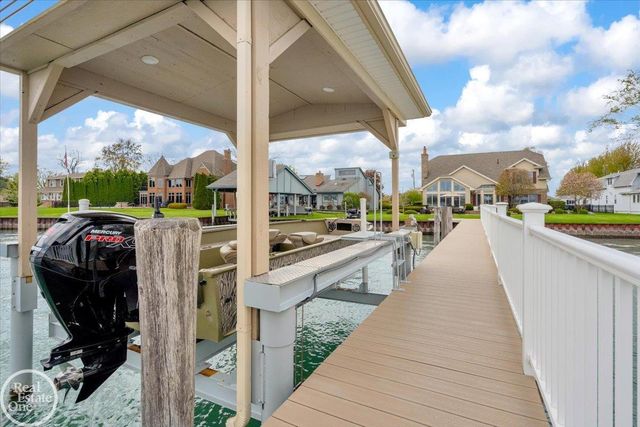 7827 S River Road, Cottrellville, MI 48039