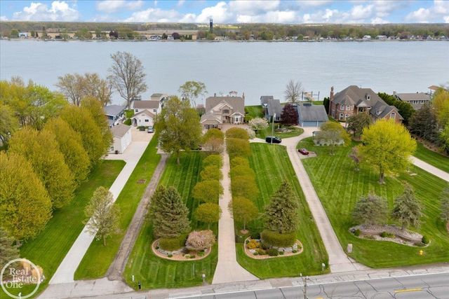 7827 S River Road, Cottrellville, MI 48039