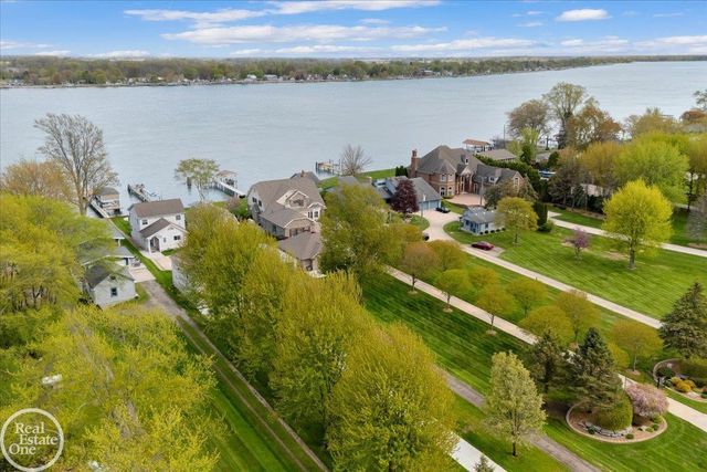 7827 S River Road, Cottrellville, MI 48039