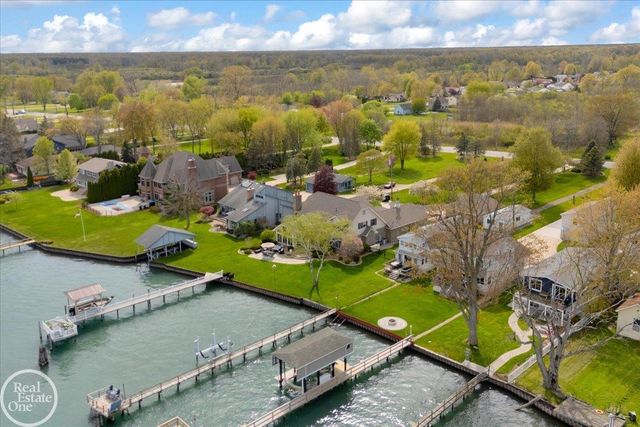 7827 S River Road, Cottrellville, MI 48039