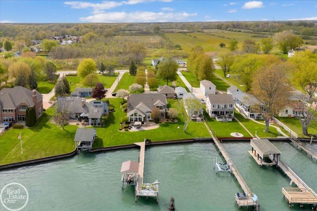 7827 S River Road, Cottrellville, MI 48039
