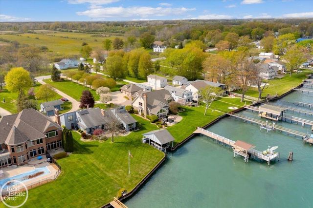 7827 S River Road, Cottrellville, MI 48039