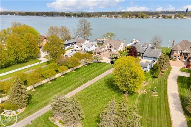 7827 S River Road, Cottrellville, MI 48039
