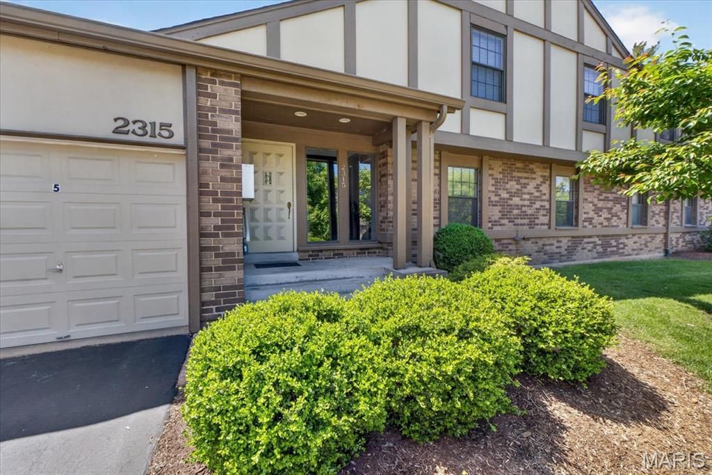 2315 Seven Pines Drive 2, Maryland Heights, MO 63146