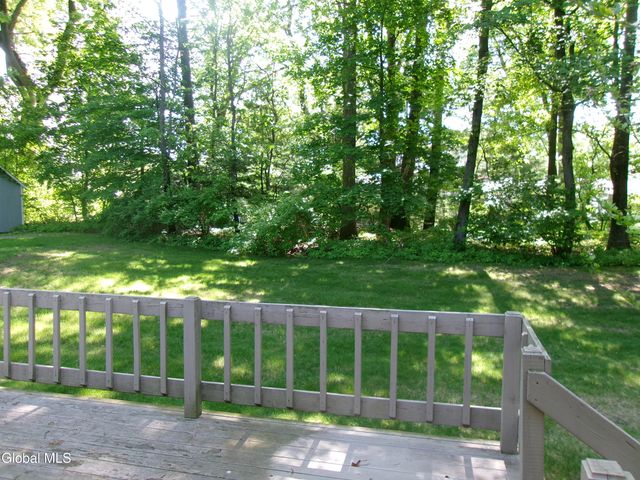 15 Pinecrest Drive, Niskayuna, NY 12309