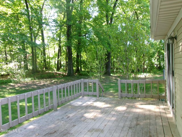 15 Pinecrest Drive, Niskayuna, NY 12309