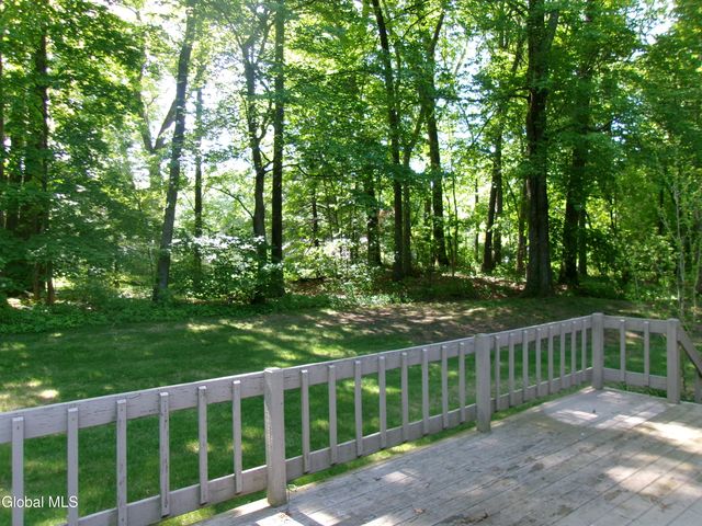 15 Pinecrest Drive, Niskayuna, NY 12309