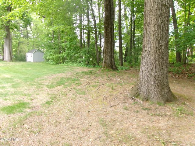 15 Pinecrest Drive, Niskayuna, NY 12309