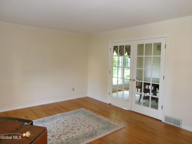 15 Pinecrest Drive, Niskayuna, NY 12309