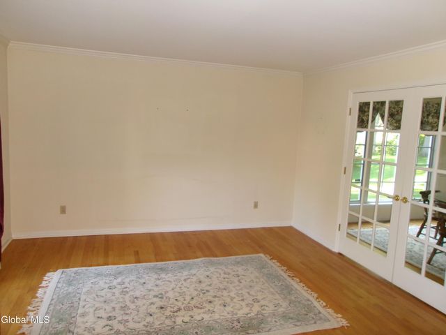 15 Pinecrest Drive, Niskayuna, NY 12309
