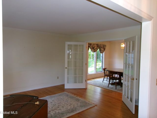 15 Pinecrest Drive, Niskayuna, NY 12309