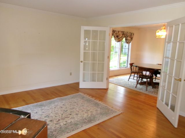 15 Pinecrest Drive, Niskayuna, NY 12309