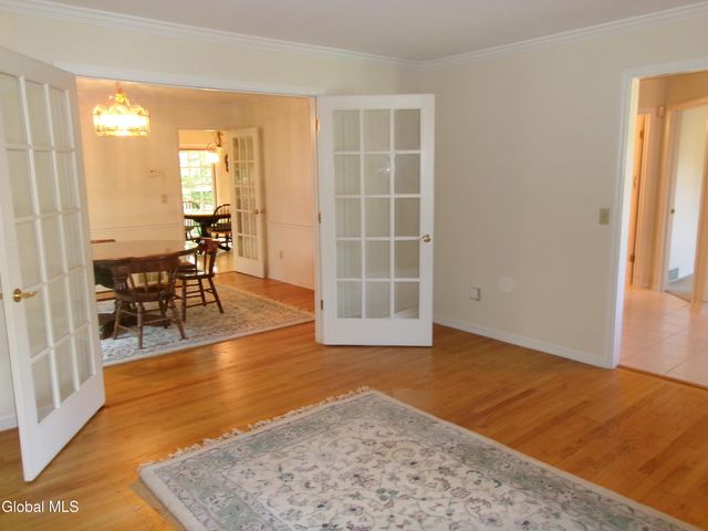 15 Pinecrest Drive, Niskayuna, NY 12309
