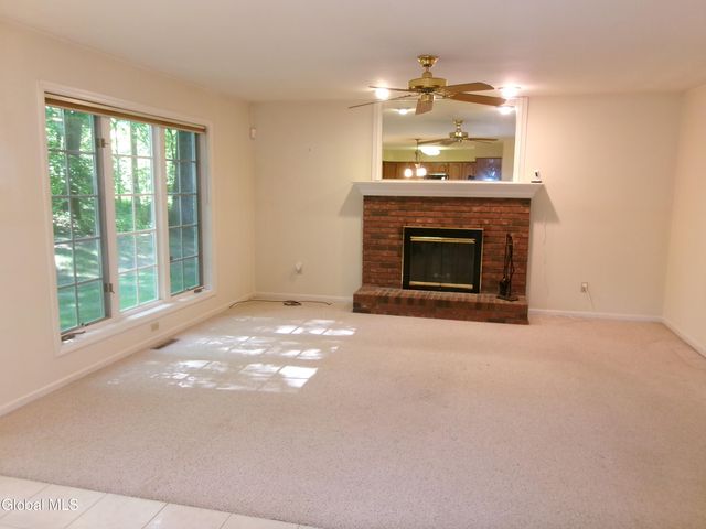 15 Pinecrest Drive, Niskayuna, NY 12309