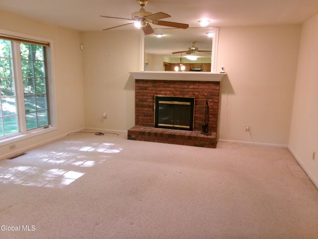 15 Pinecrest Drive, Niskayuna, NY 12309