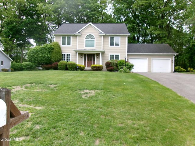 15 Pinecrest Drive, Niskayuna, NY 12309
