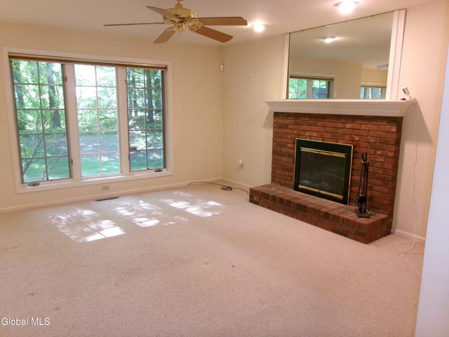 15 Pinecrest Drive, Niskayuna, NY 12309