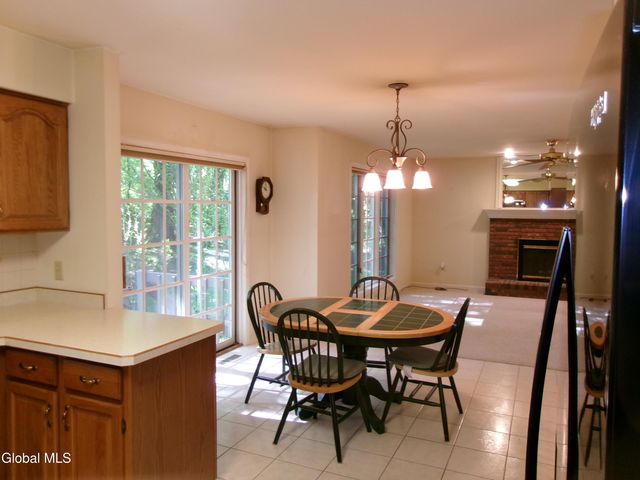 15 Pinecrest Drive, Niskayuna, NY 12309