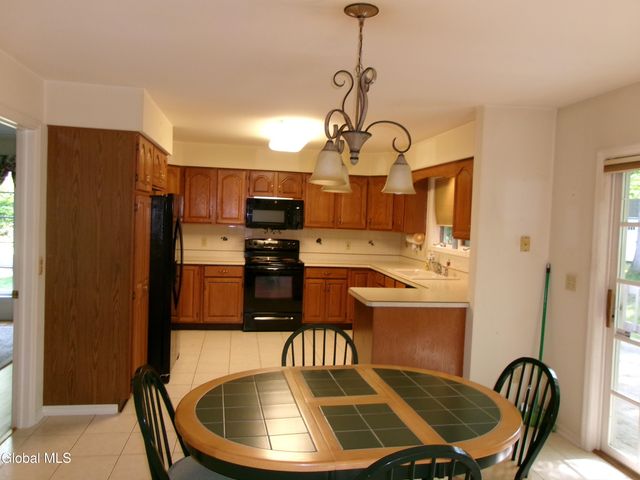 15 Pinecrest Drive, Niskayuna, NY 12309