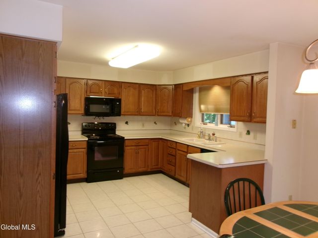 15 Pinecrest Drive, Niskayuna, NY 12309