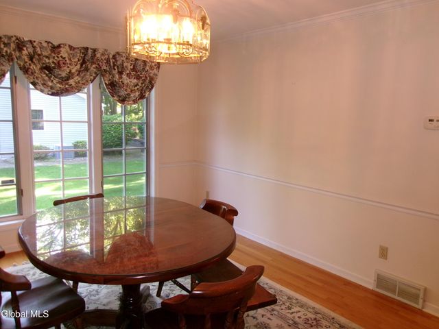 15 Pinecrest Drive, Niskayuna, NY 12309