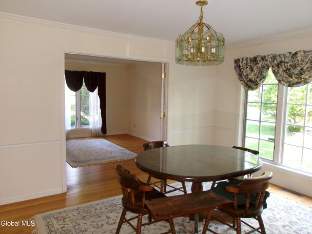 15 Pinecrest Drive, Niskayuna, NY 12309