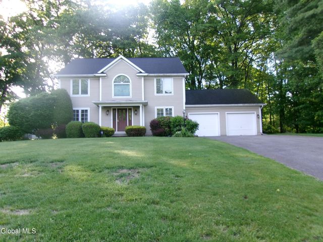 15 Pinecrest Drive, Niskayuna, NY 12309