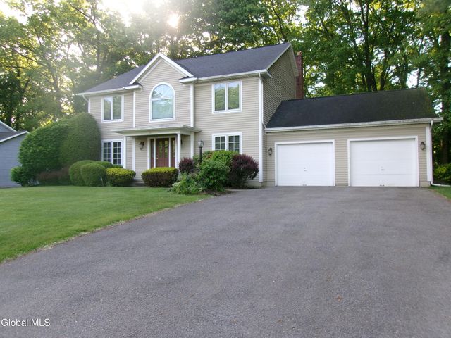 15 Pinecrest Drive, Niskayuna, NY 12309