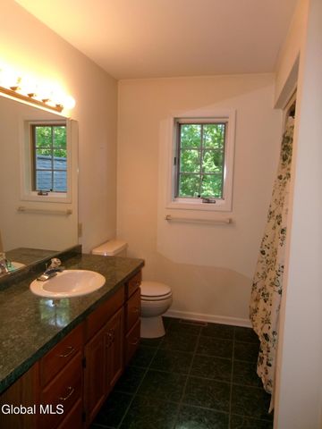 15 Pinecrest Drive, Niskayuna, NY 12309