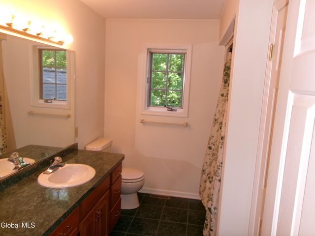 15 Pinecrest Drive, Niskayuna, NY 12309