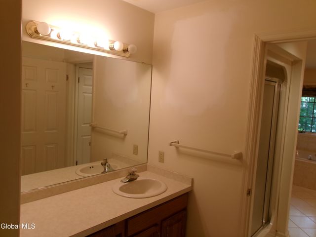 15 Pinecrest Drive, Niskayuna, NY 12309