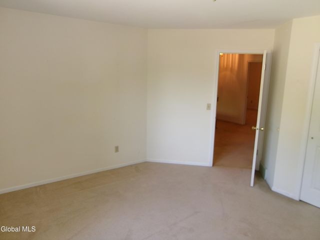 15 Pinecrest Drive, Niskayuna, NY 12309