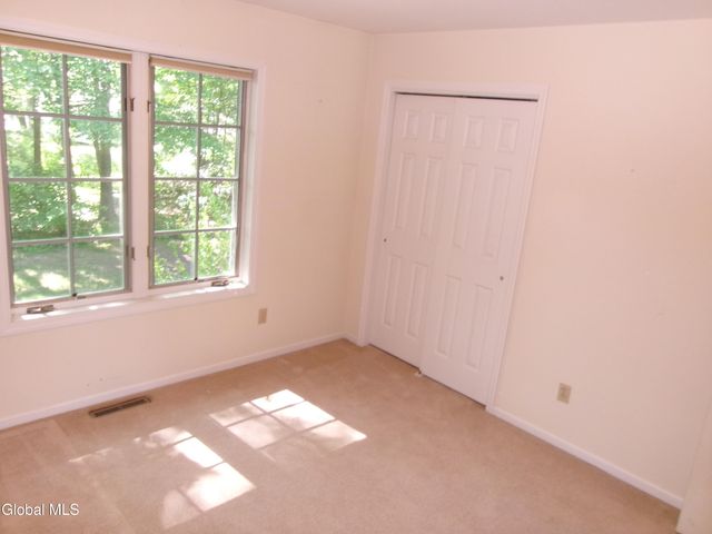 15 Pinecrest Drive, Niskayuna, NY 12309