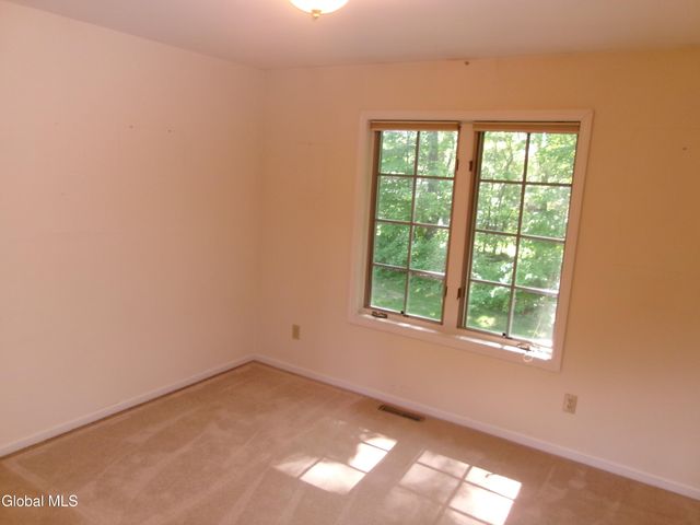 15 Pinecrest Drive, Niskayuna, NY 12309