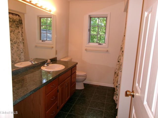 15 Pinecrest Drive, Niskayuna, NY 12309
