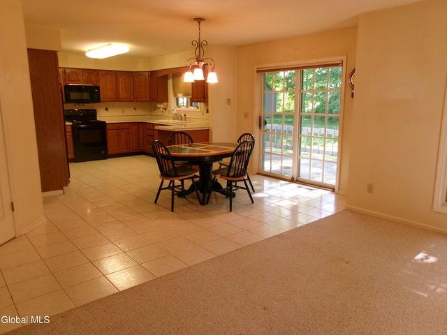15 Pinecrest Drive, Niskayuna, NY 12309