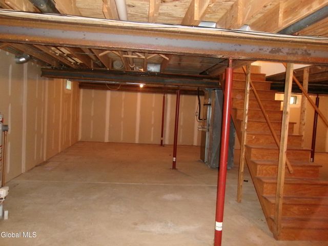 15 Pinecrest Drive, Niskayuna, NY 12309